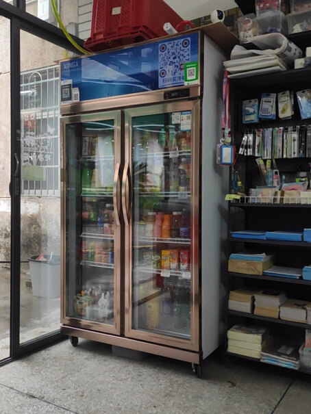 星星展示柜冷藏饮料柜商用便利店超市啤酒水果保鲜冰柜制冷过程中玻璃门有水珠吗？