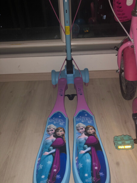 迪士尼Disney滑板车儿童请问亲收到的是联众产的？还是麦斯卡产的？谢！