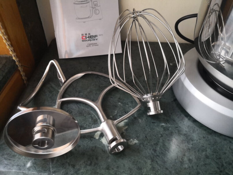 海氏厨师机多功能和面机料理机打蛋器HM770升级款和面棒是什么材质的？