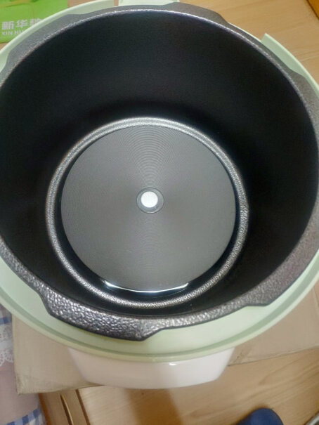 洛贝阿迪锅电压力锅5升高压锅双胆PP10这个锅放的食物稍微少一点，上压的时候盖子就嗡嗡冒气，咣咣响，都害怕它爆炸。