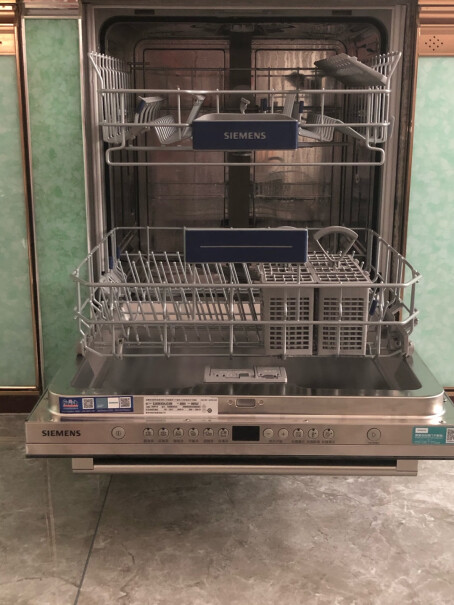 西门子嵌入式家用洗碗机12套大容量橱柜里预留的洗碗机位置后面有个水龙头，会不会装不下？