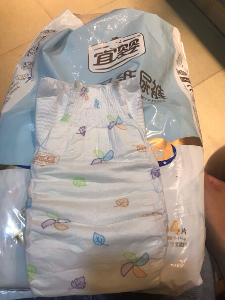 宜婴婴儿空调纸尿裤男女新生儿宝宝超薄干爽透气尿不湿有味道吗？