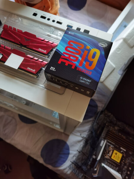 Intel i9-9900KF CPU处理器内存条支持频率DDR43200吗？