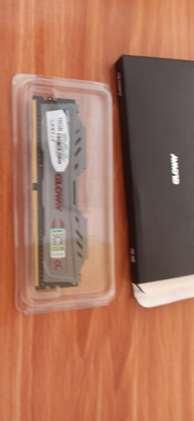 光威16GB DDR4内存条 TYPE-α系列马甲的厚度是多少？玄冰400卡了1号槽，会不会比威刚的马甲更厚，威刚刚好卡在那？