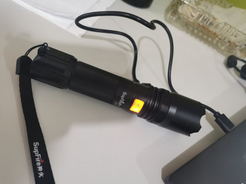 神火A10强光手电筒LED远射家用户外骑行USB充电我去年买的A10，现在微亮。是电池坏了，是灯泡坏了？