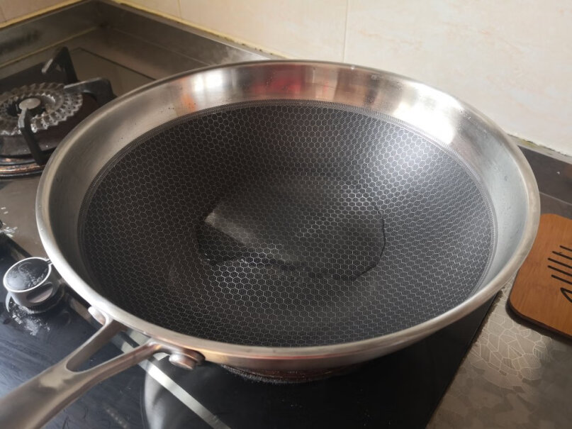 爱乐仕德国炒锅不粘锅用过的朋友们，这个锅重不重，能有多重？