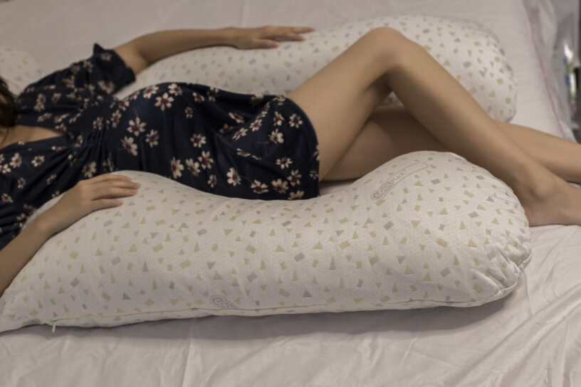 爱孕孕妇枕侧卧枕u型枕孕妇枕头多功能抱枕护腰侧睡枕这个有没有异味呢？？？？