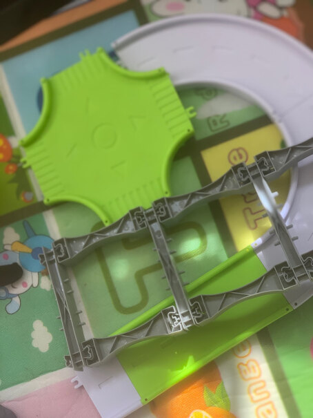 纽奇火车多米诺电动玩具音效投牌摆牌早教骨牌总共多少片？