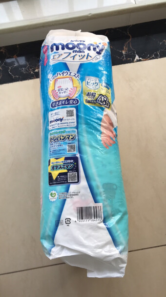 尤妮佳moony在京东买了好几袋尤妮佳纸尿裤，怎么有几袋厚些大些好用些，有几袋又小又超薄质量差，宝宝尿尿后都渗出来，我想问问京东卖的是不是正品？？？？