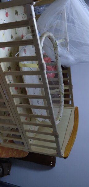 gb好孩子婴儿床垫摇篮怎么用的，小孩子睡摇篮里好还是睡床上好？