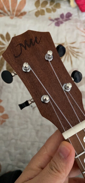 竹霖生ukulele尤克里里乌克丽丽21英寸棕色初学民谣小吉他是什么木材？