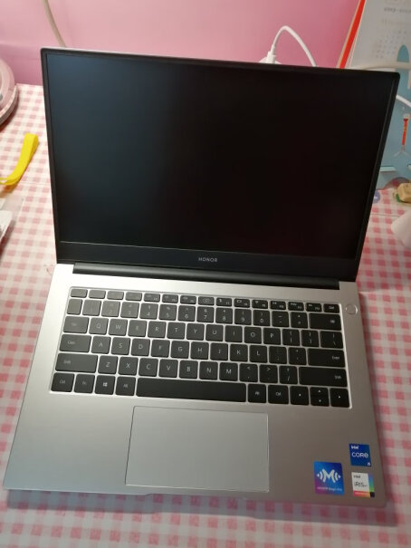 荣耀笔记本电脑MagicBook这个和红米pro15锐炬版，大家比较推荐哪个？