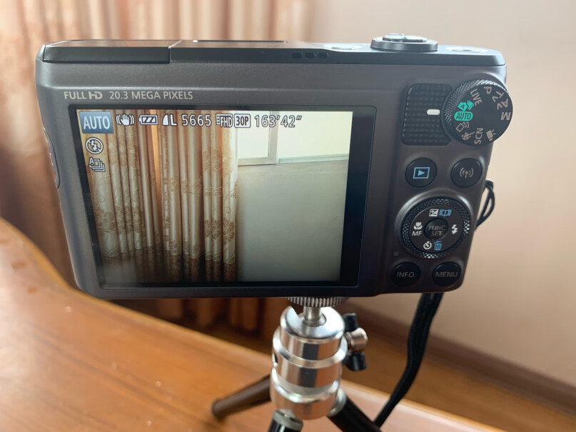 佳能PowerShot SX720 HS数码相机液晶屏可以翻转吗？