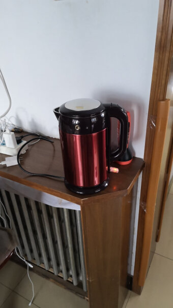 美的电水壶烧水壶电热水壶1.7L大容量304不锈钢双层防烫你们买的这款水烧开以后晃动大吗？