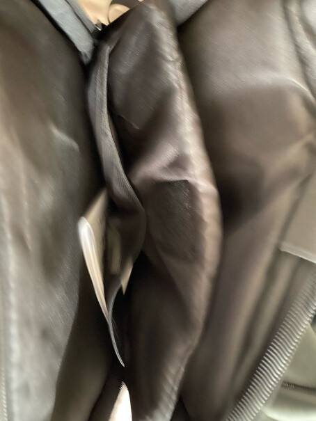 法国乐上LEXON旅行双肩包男14请问这个包15.6寸的笔记本能放下吗？