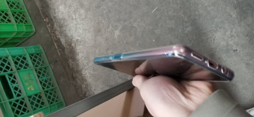 RedmiNote手机自带钢化膜还是普通膜？