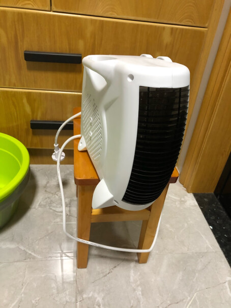 志高取暖器家用暖风机浴室电暖气冷暖两用你好。这在使用时有异味吗？