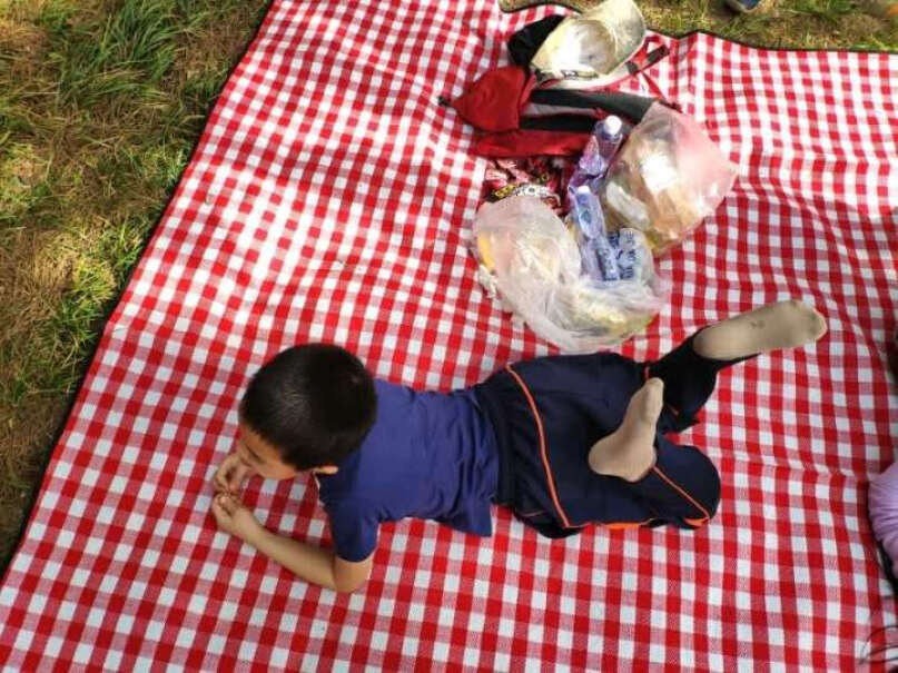 悦心为己野餐垫薄吗？宝宝躺在上面会不会很硬？