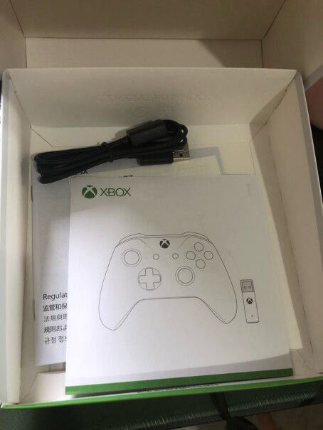 微软Xbox无线控制器磨砂黑+Win10适用的无线适配器无线的这款只有一根无线适配器的延长线吗？都不给直连的线的么？