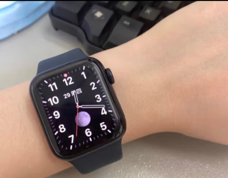 Apple Watch SE 2022款手表SE和S8区别在哪？