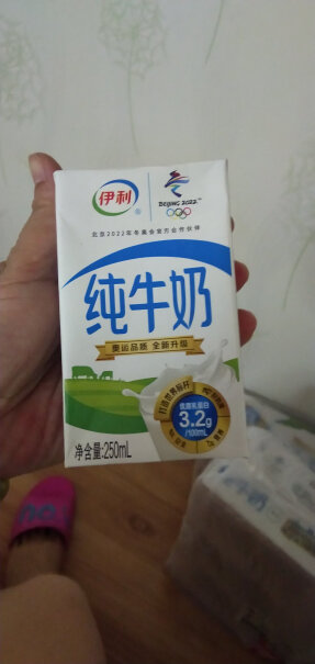 伊利 纯牛奶250ml*24盒是全脂奶吗？