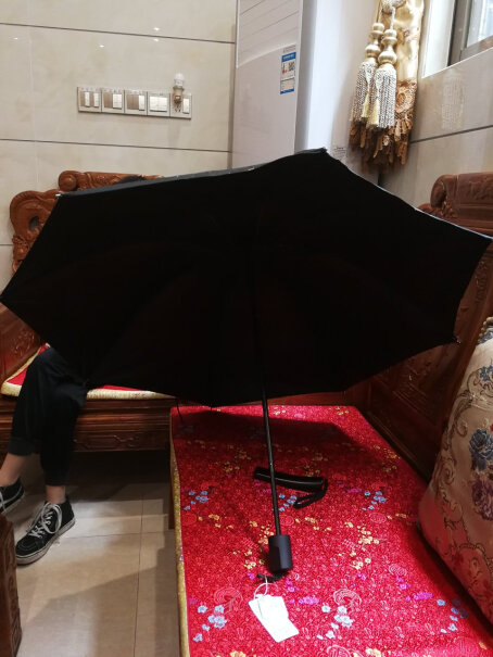 女士雨伞小清新折叠遮阳伞加厚黑胶防晒伞亲们伞重吗，风吹会歪吗？