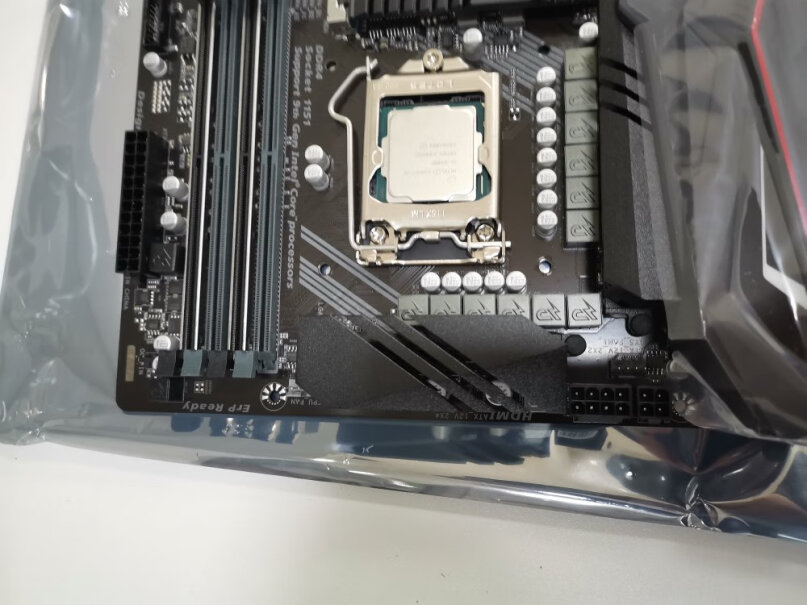 技嘉Z390GAMING电源是600w的全模组电源，但cpu供电只有4+4，可以用这个主板吗？上9600kf用不用换电源？