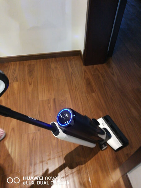添可TINECO无线智能洗地机芙万2.0LED家用扫地机吸拖一体手持吸尘器拖地后会不会地面还是湿的，容易滑倒老人小孩？