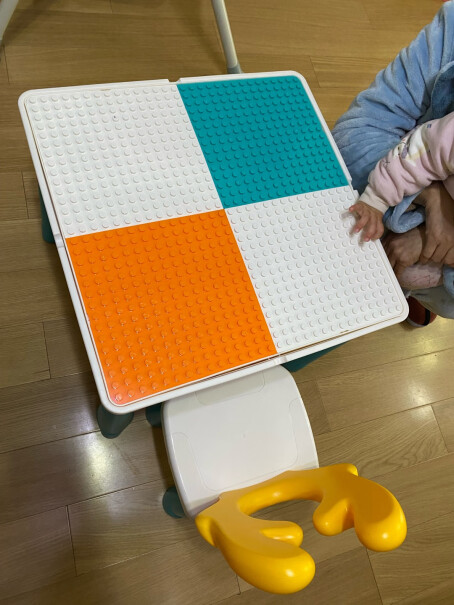 奥迪双钻儿童多功能玩具积木桌积木一共有多少呀？