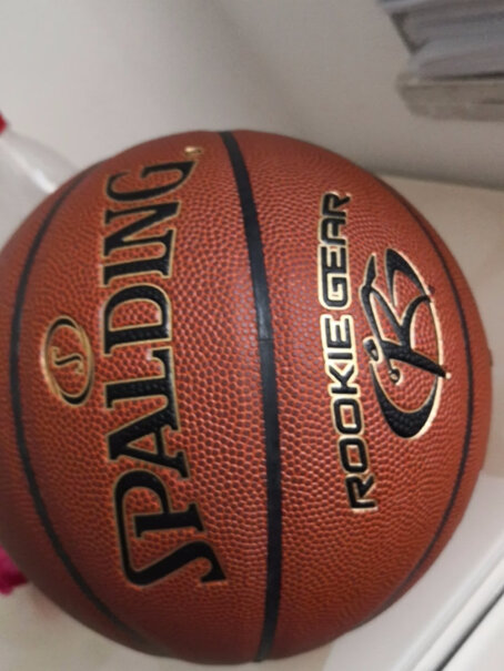 斯伯丁中少年儿童篮球室内外比赛5号PU材质蓝球这球重不重？