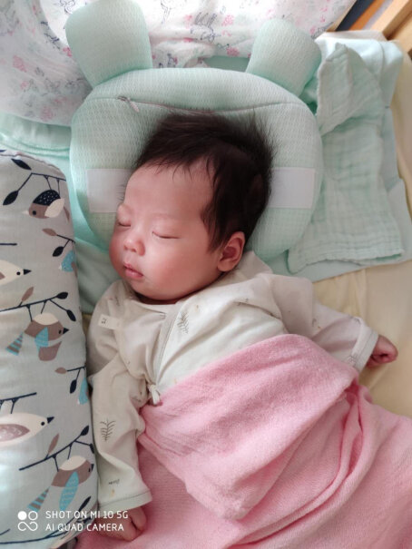 七彩博士婴儿定型枕0-1岁买过的宝妈这个对于矫正头型有效果吗，能不能让宝宝正躺那样，我家宝总是侧睡一头？