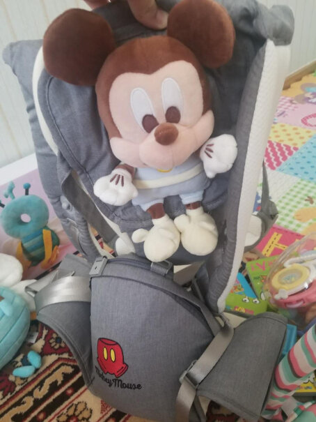 迪士尼婴儿背带腰凳大家收到的有吊牌吗？有没有脏脏的？