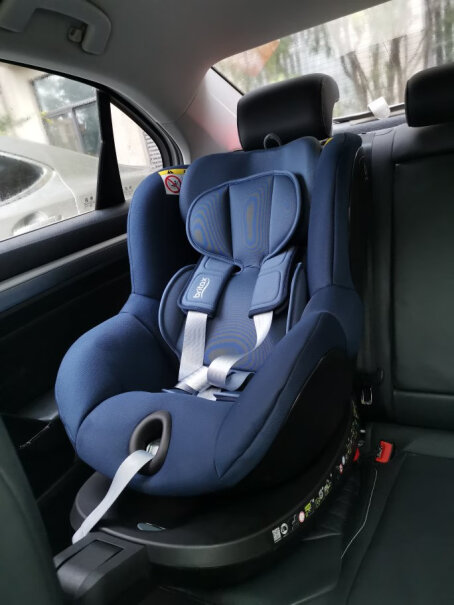 宝得适底座和座椅部分有晃动，行驶过程中过减速带会有塑料碰撞的异响，质量问题？