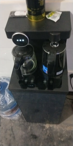 奥克斯茶吧机家用多功能智能遥控温热型立式饮水机加水会按水量停止吗？