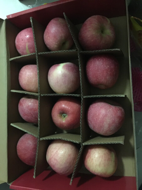 烟台红富士苹果12个礼盒净重2.6kg起无蜡的吗？