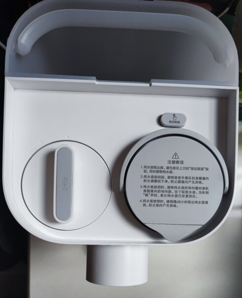 即热饮水机台式小型免安装加水需要把水箱拿起来吗？还是有盖子可以掀开直接加？