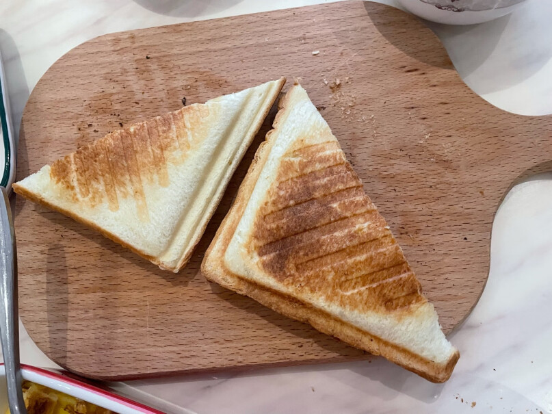 美的三明治机早餐机可以一边烤肉 一边做三明治吗？会不会有一边不熟一边糊了？