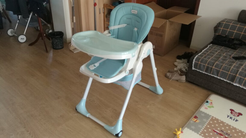 爱音儿童餐椅婴幼儿餐椅c018这款安全吗？轮子可以推动吗？