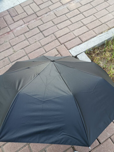 蕉下太阳伞双层小黑伞系列三折伞这伞重吗，会不会很累手？