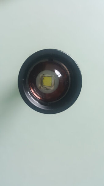 神火A2强光手电筒变焦远射Type-c充电式支持闪光灯吗？