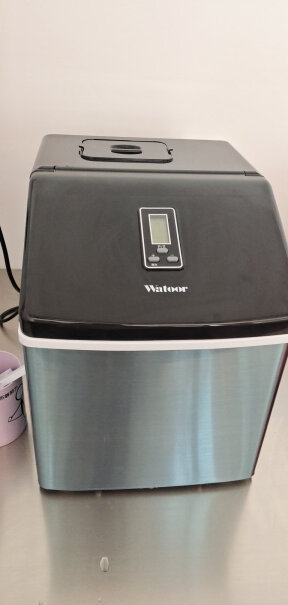沃拓莱制冰机商用全自动小型奶茶店25kg一次能出几块冰，如果满了就自动停机吗？