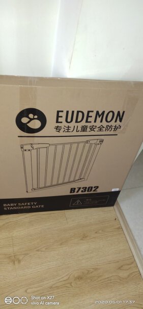 攸曼诚品eudemon安全门栏儿童门栏楼梯门防护栏宠物狗门栏圆柱体的楼梯可以用吗？