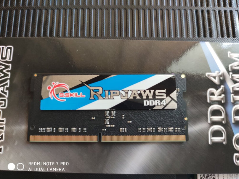芝奇8GB DDR4 3200笔记本内存条17年的库存货？