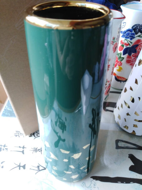 佳佰花瓶陶瓷摆件古典客厅插花奢华锥形25cm花插绿色金片这花瓶可以装水吗？