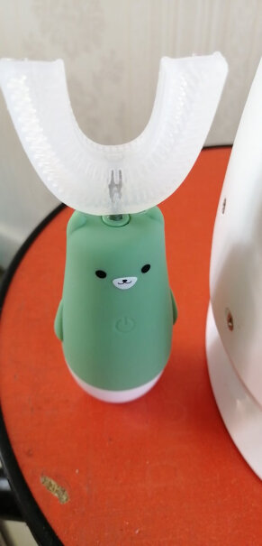 亲亲我儿童牙刷U型硅胶软毛套装这个可以用小白熊的消毒烘干器，消毒烘干吗？