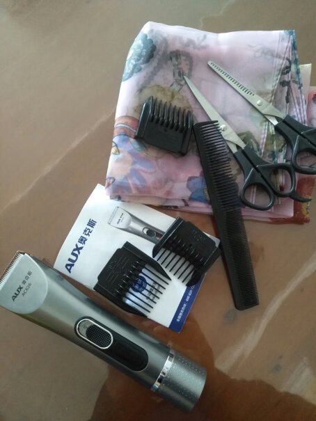 奥克斯成人理发器电推剪专业电动剃头电推子剪发器请问充电充多久？