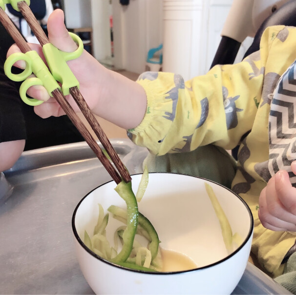 儿童餐具优呐哇宝宝实木筷子练习训练儿童吃饭辅助筷学习左右手绿色大象可以入手吗？入手评测到底要不要买！