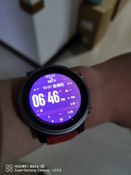 Amazfit 跃我 智能手表 3 星战限量版真彩显示吗？比iwatch怎么样？