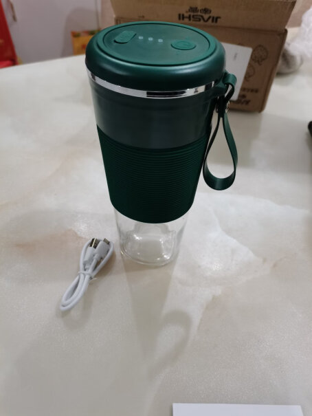 家实迷你小型榨汁杯便携式USB充电果汁机漏不漏水？有硅胶圈吗？密实吗？