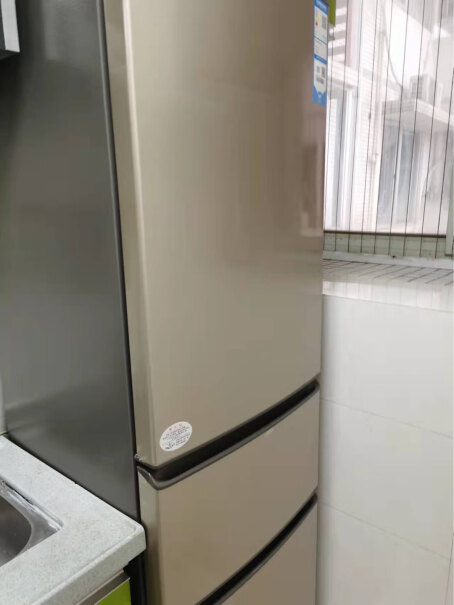 海尔216升直冷冰箱三门三温区多门小型迷你家用租房低音节能不占地中门软冷冻以旧换新BCD-216ST这个结霜吗？
